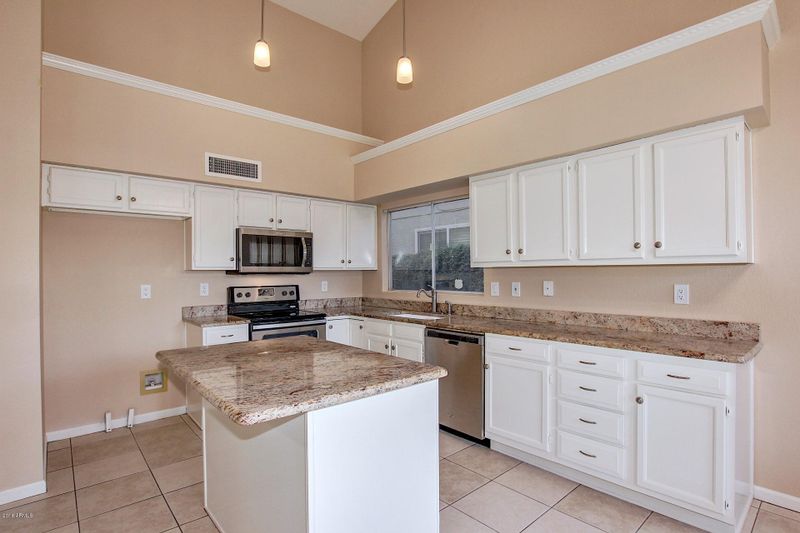 3945 W Park View Ln, Glendale, AZ 85310