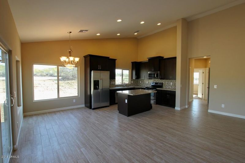 39452 N 7th St, Phoenix, AZ 85086
