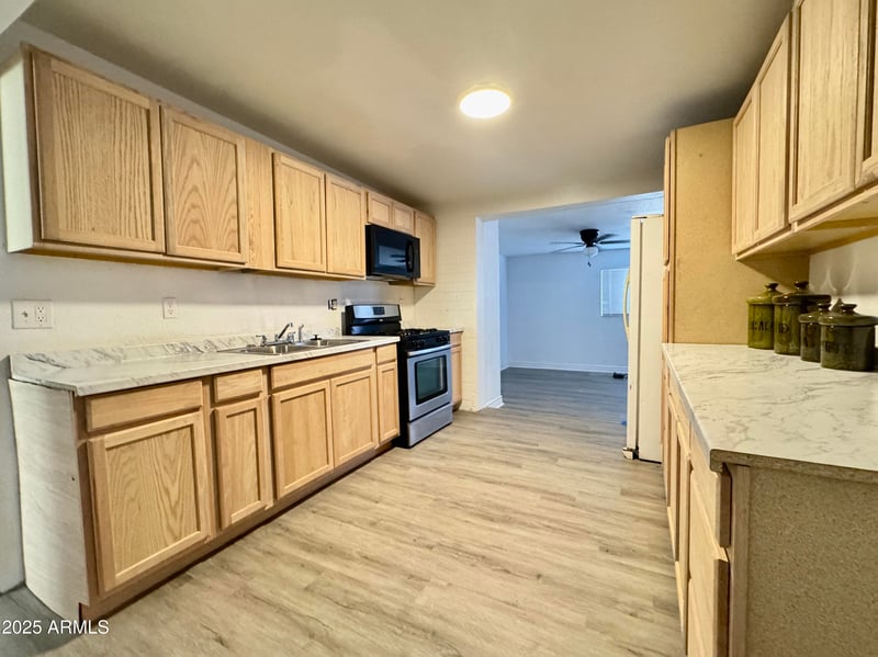 3946 Holly St, Phoenix, AZ 85009