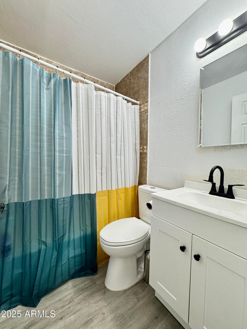 3946 Holly St, Phoenix, AZ 85009