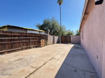 3946 Holly St, Phoenix, AZ 85009