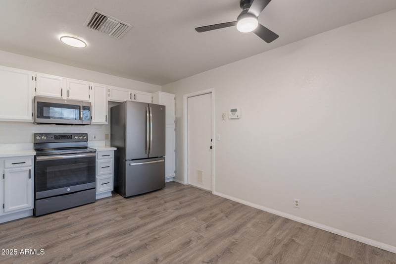 3947 W Camino Del Rio St, Glendale, AZ 85310