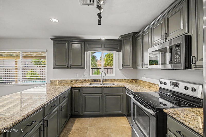 3948 Hillery Dr, Phoenix, AZ 85032