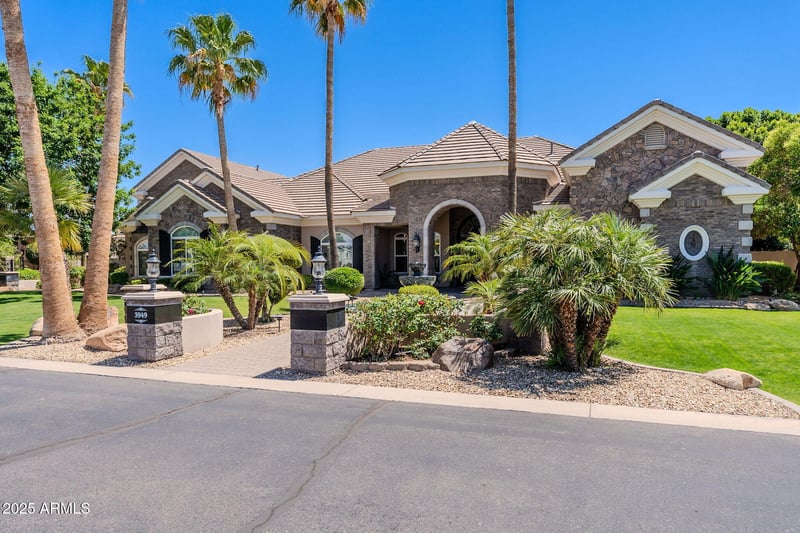 3949 Norcroft Cir, Mesa, AZ 85215