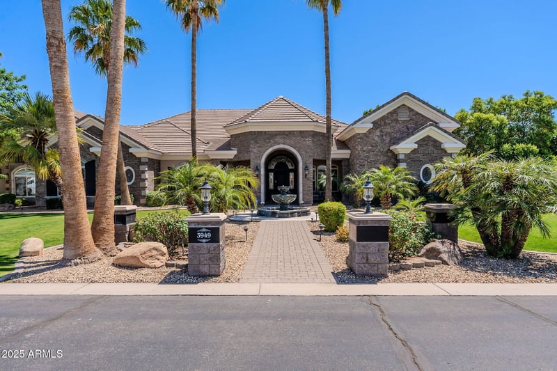 3949 Norcroft Cir, Mesa, AZ 85215