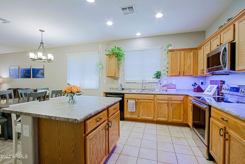 39521 N Noble Hawk Ct, Phoenix, AZ 85086