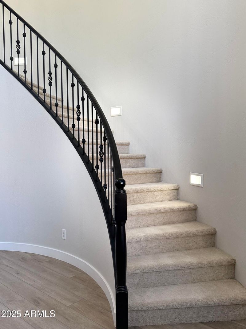 3957 E Expedition Way, Phoenix, AZ 85050