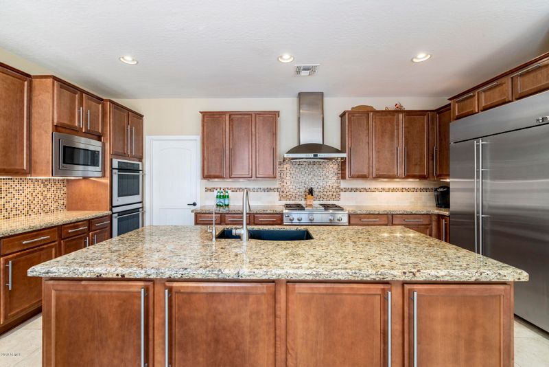 3958 E Crest Ln, Phoenix, AZ 85050