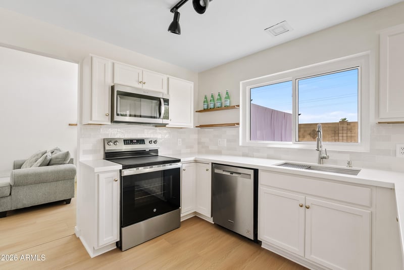 3959 Whispering Wind Dr, Glendale, AZ 85310