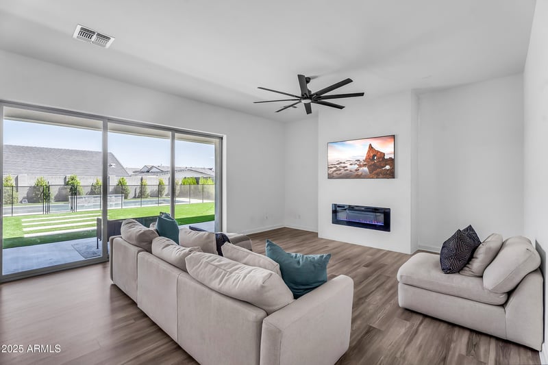 3966 Serpentine Dr, San Tan Valley, AZ 85144