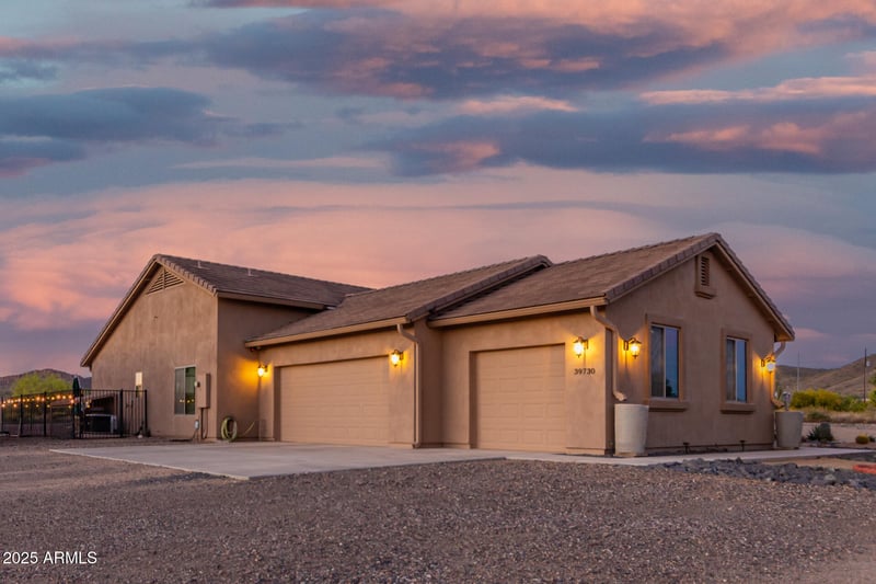 39730 New River Rd, Phoenix, AZ 85086