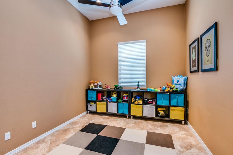 3976 E Melinda Dr, Phoenix, AZ 85050