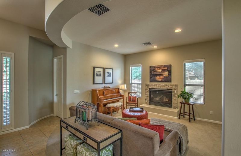 3977 E Hashknife Rd, Phoenix, AZ 85050