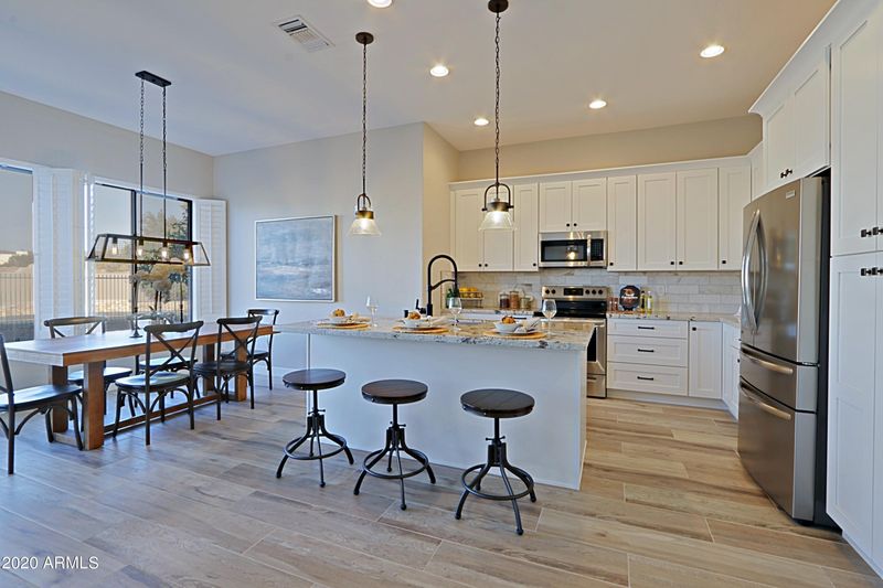39805 N 7th Ave, Phoenix, AZ 85086