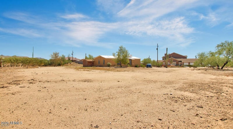 39805 New River Rd, Phoenix, AZ 85086