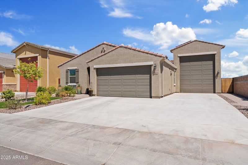 3988 Suncup Dr, San Tan Valley, AZ 85144