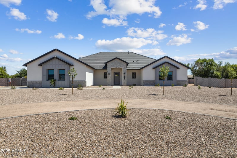 3989 Freeman Ln, San Tan Valley, AZ 85140