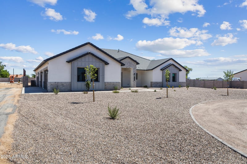 3989 Freeman Ln, San Tan Valley, AZ 85140