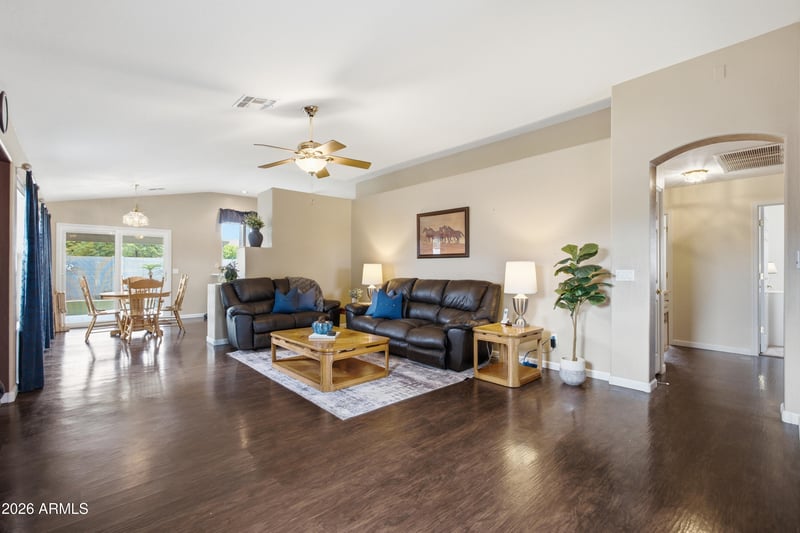 4 Mayfield Dr, San Tan Valley, AZ 85143