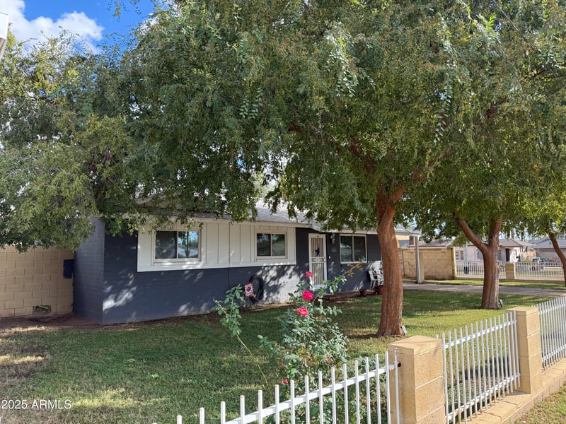 4001 17th St, Phoenix, AZ 85016