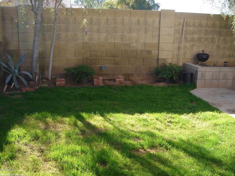 4001 E Woodland Dr, Phoenix, AZ 85048