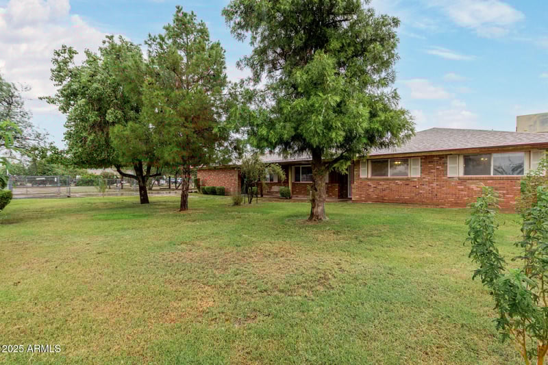 40011 Taylor St, San Tan Valley, AZ 85140