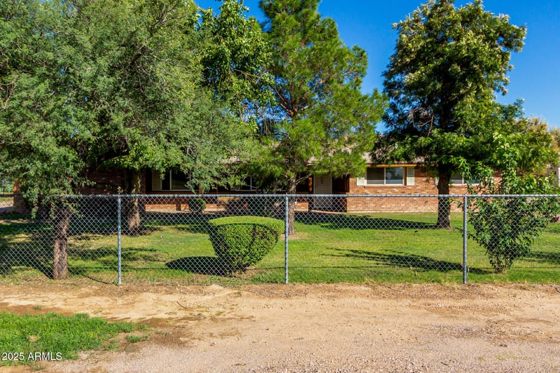 40011 Taylor St, San Tan Valley, AZ 85140