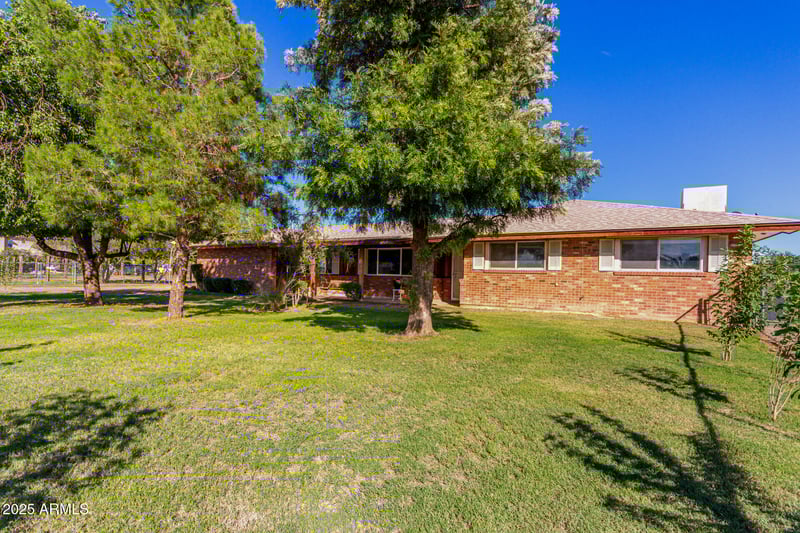 40011 Taylor St, San Tan Valley, AZ 85140