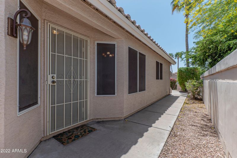 4002 E Amberwood Dr, Phoenix, AZ 85048