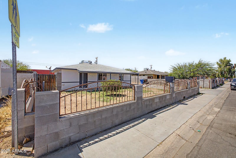 4002 64th Dr, Phoenix, AZ 85033