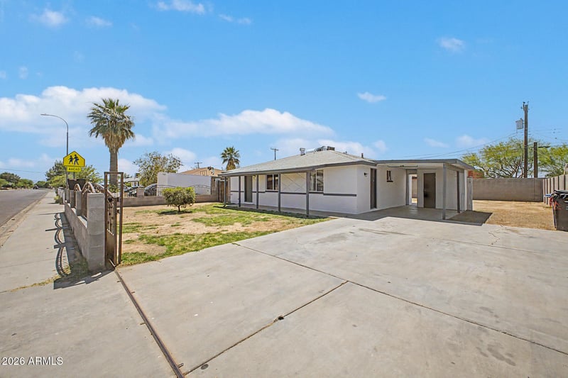 4002 64th Dr, Phoenix, AZ 85033