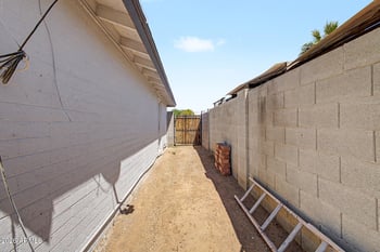 4002 64th Dr, Phoenix, AZ 85033