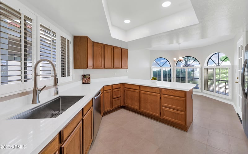 4009 Round Hill Dr, Phoenix, AZ 85028