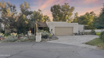 401 Cape Royal Ln, Phoenix, AZ 85023