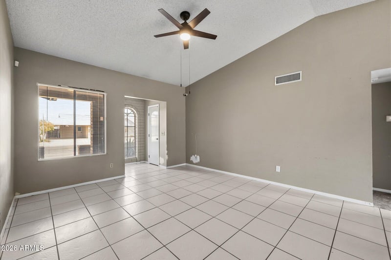 401 E Oraibi Dr, Phoenix, AZ 85024