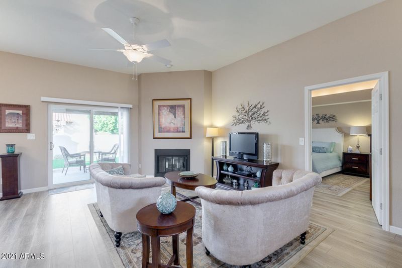 4010 E Round Hill Dr, Phoenix, AZ 85028