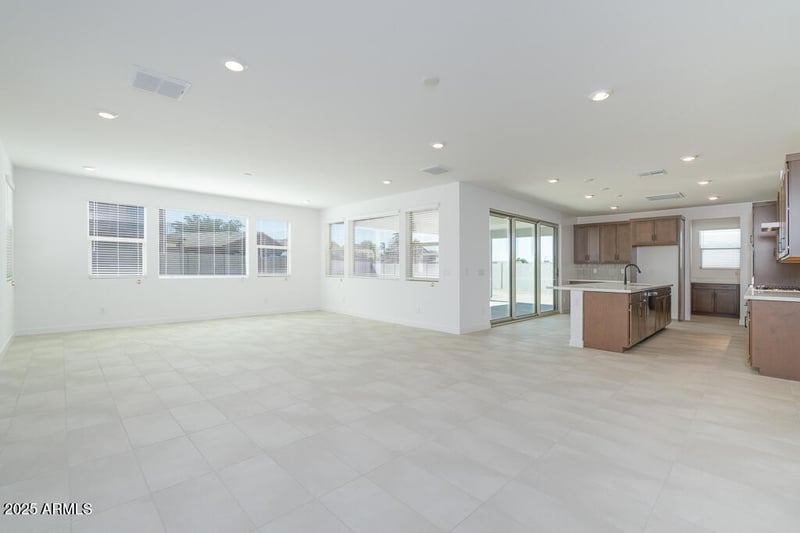 40101 Alameda Dr, San Tan Valley, AZ 85140