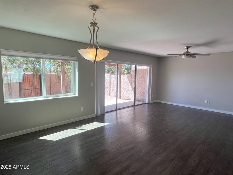 4011 Charter Oak Rd, Phoenix, AZ 85032
