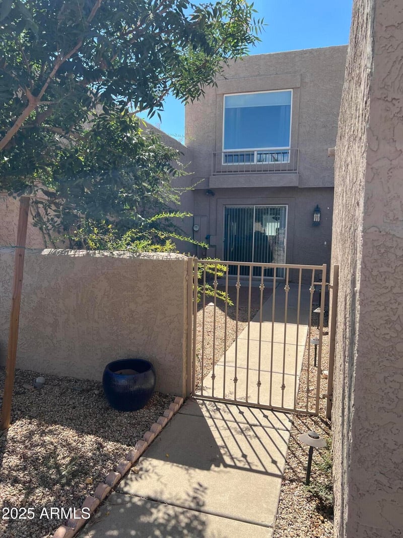 4011 Charter Oak Rd, Phoenix, AZ 85032