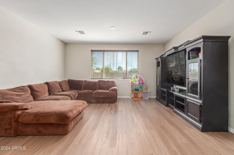 4013 S 79th Dr, Phoenix, AZ 85043