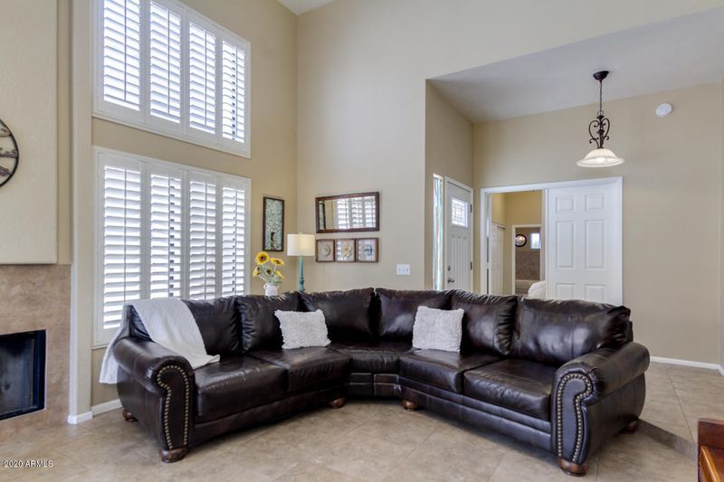 4016 E Hiddenview Dr, Phoenix, AZ 85048