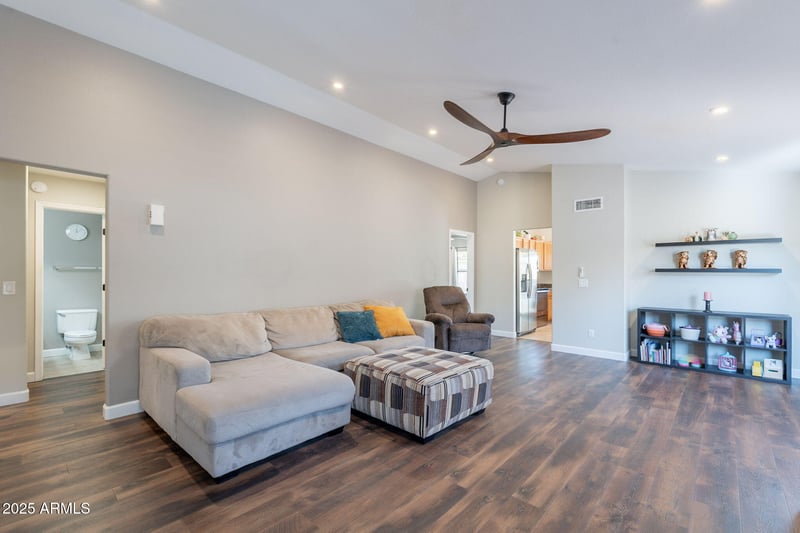 4018 Fallen Leaf Ln, Glendale, AZ 85310