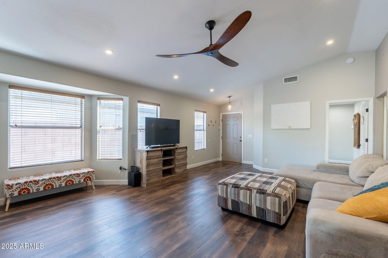 4018 Fallen Leaf Ln, Glendale, AZ 85310