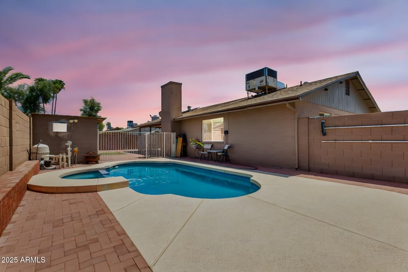 402 Morrow Dr, Phoenix, AZ 85024