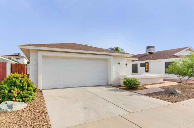 402 W Sandra Ter, Phoenix, AZ 85023