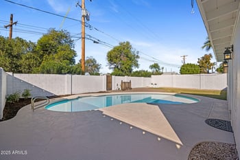 4020 44th Pl, Phoenix, AZ 85018