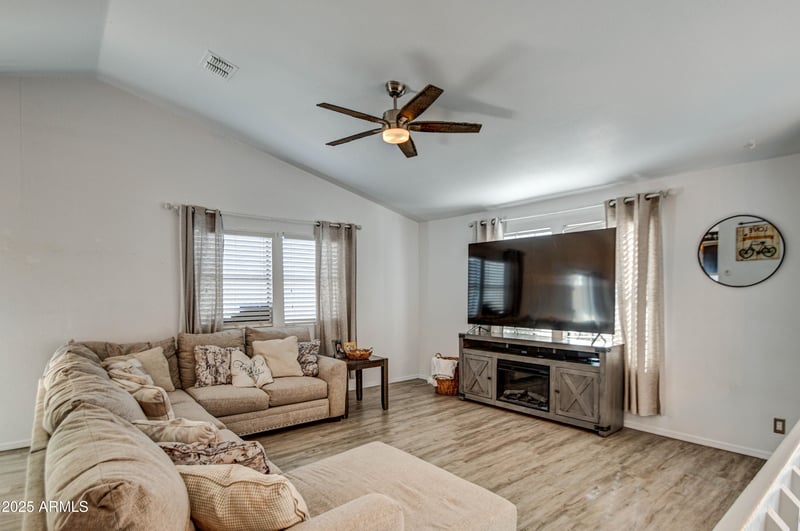 4021 Amberwood Dr, Phoenix, AZ 85048