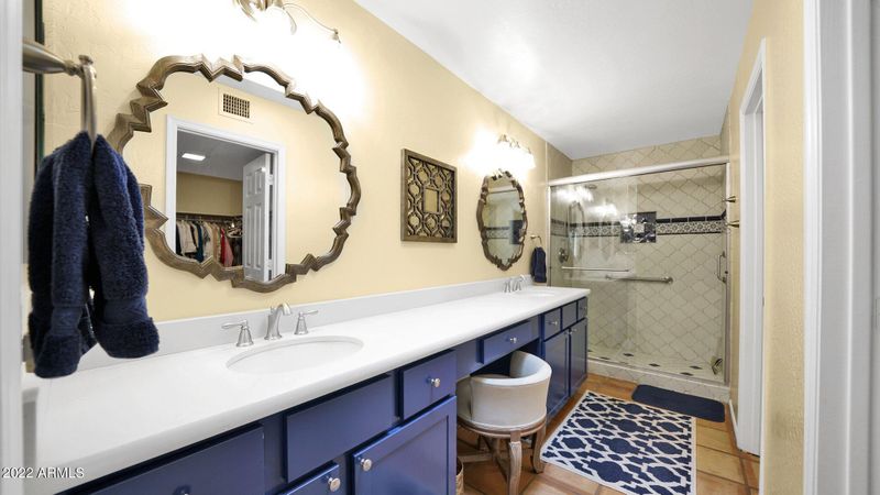 4021 E Round Hill Dr, Phoenix, AZ 85028