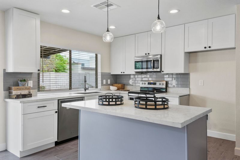 4022 W Joan De Arc Ave, Phoenix, AZ 85029