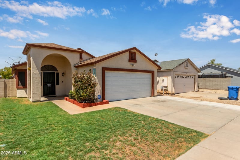 4026 88th Ln, Phoenix, AZ 85037